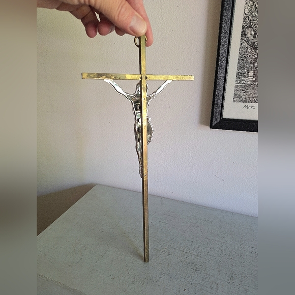 Brass crucifix and aluminum Jesus - Picture 5 of 10